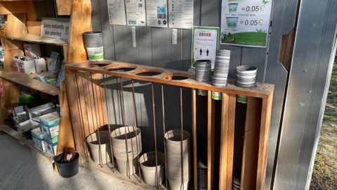 Une cinquantaine d’adhérents du réseau des horticulteurs et pépiniéristes de France a mis en place un système de consigne pour les pots de culture. HPF